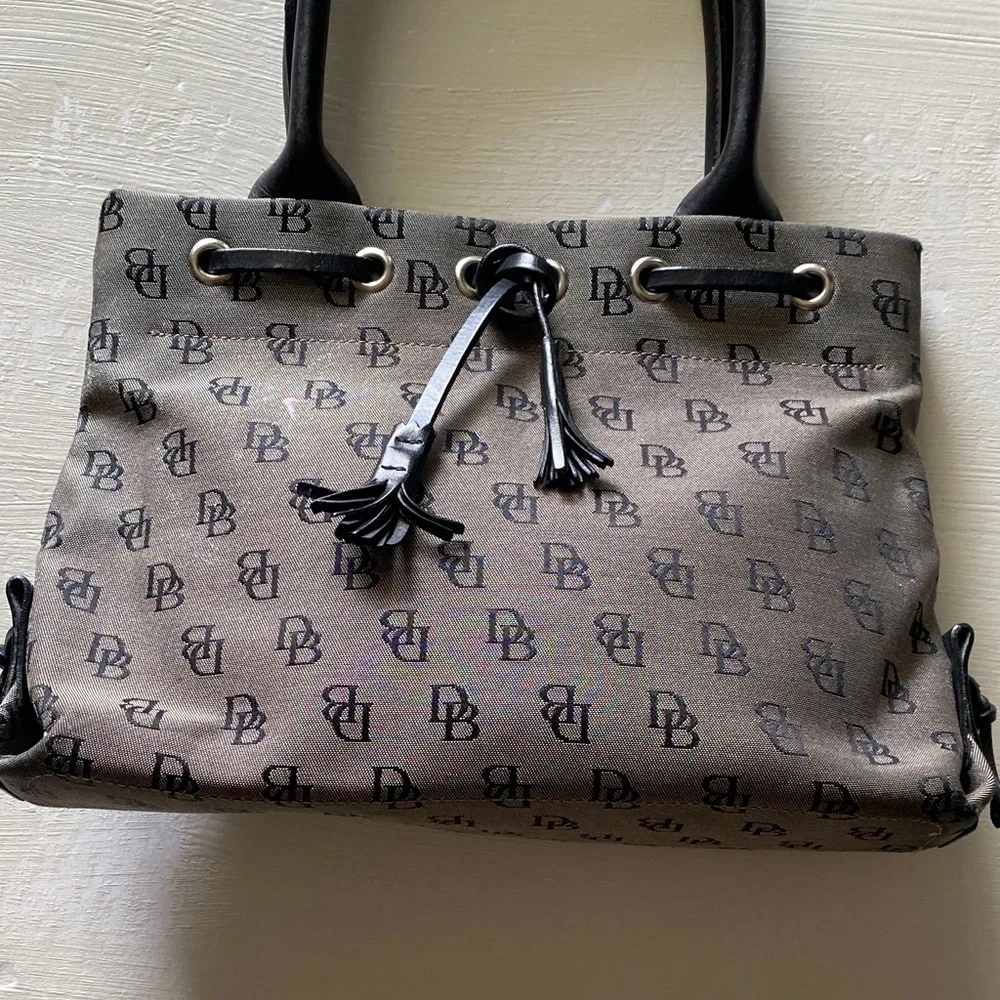 Dooney and Bourke Patterned Gray Handbag with Black Handles - Picture 2 of 11